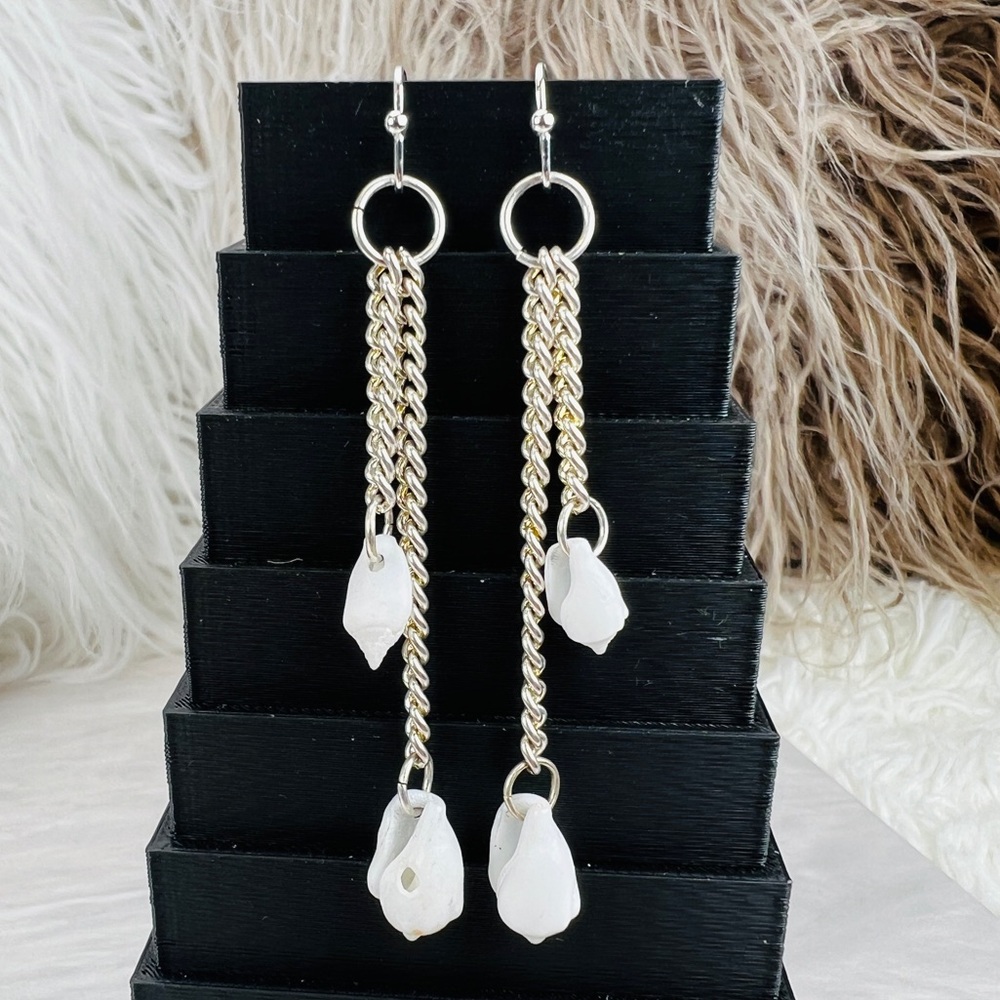 Lightweight, Long Silvertone Chain, White Shell C… - image 1